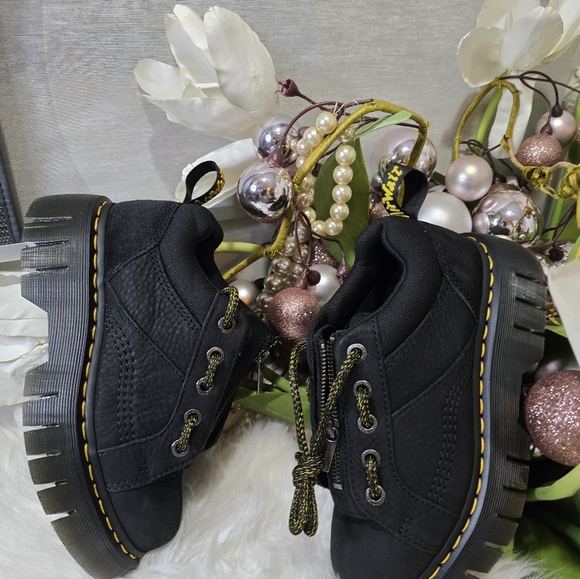 Dr Martens Woodard 6 eye shoes in black suede Women's shoes size6